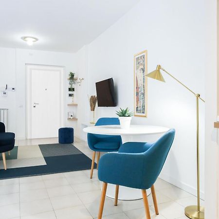 Glamorous Flat With Jacuzzi, King Size Bed And Small Balcony Perugia Eksteriør billede