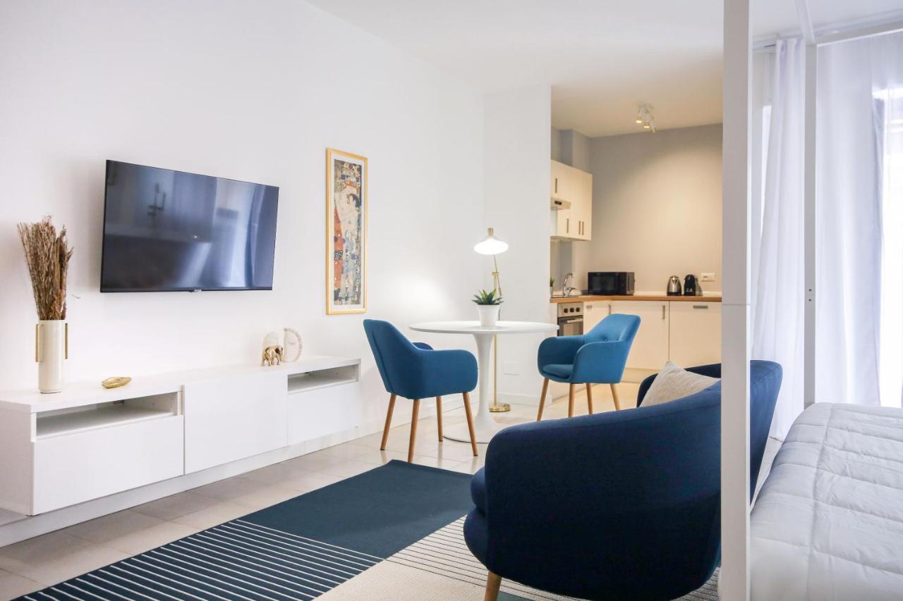 Glamorous Flat With Jacuzzi, King Size Bed And Small Balcony Perugia Eksteriør billede