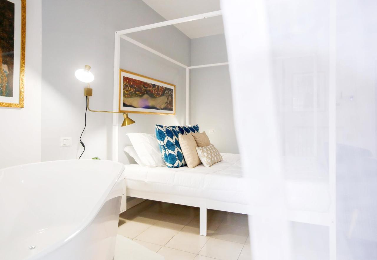 Glamorous Flat With Jacuzzi, King Size Bed And Small Balcony Perugia Eksteriør billede