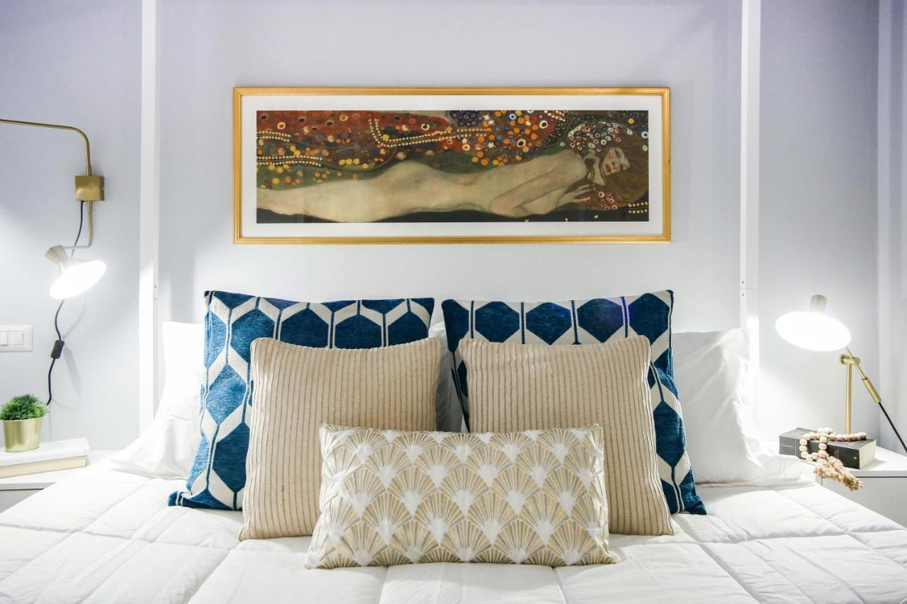 Glamorous Flat With Jacuzzi, King Size Bed And Small Balcony Perugia Eksteriør billede